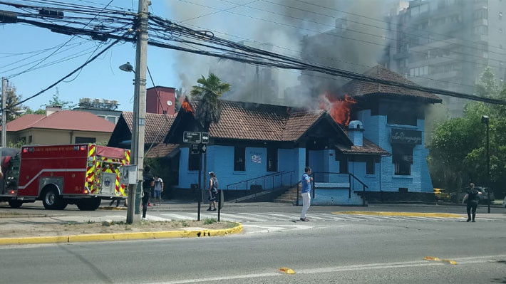 Incendio afectó a tradicional restaurante “La Uruguaya” en Ñuñoa