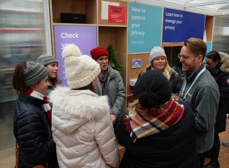 Facebook instaló una tienda para explicar privacidad en la plataforma