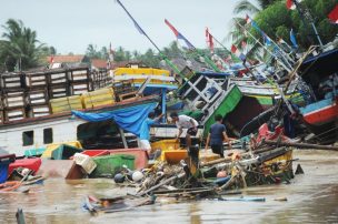 Salvar a su mujer o a su madre y su hijo: el drama de un indonesio tras el tsunami