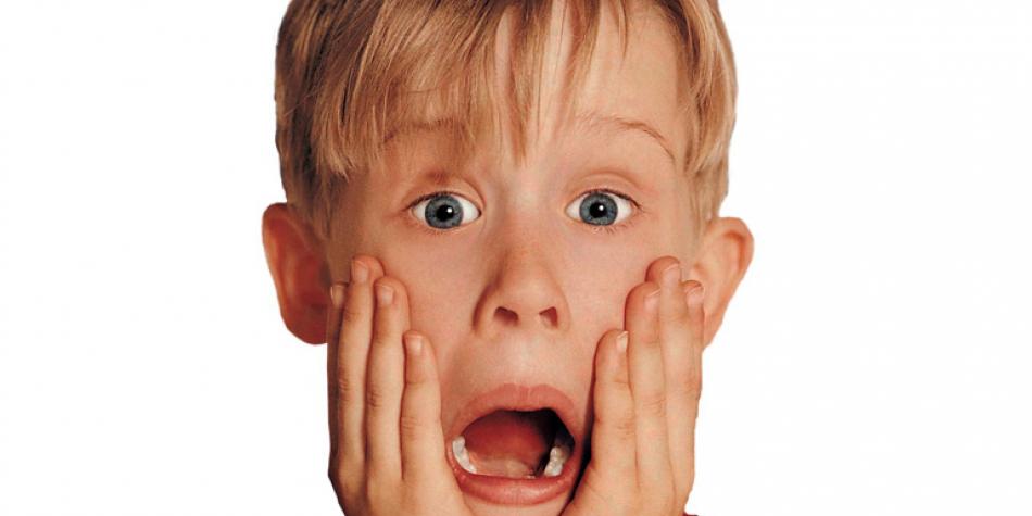 Madre fue arrestada por dejar a sus hijos viendo “Mi pobre angelito” y el propio “Kevin McAllister” reaccionó