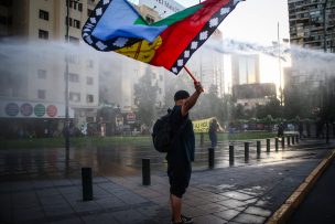 Desórdenes en Plaza Italia tras nueva marcha por Camilo Catrillanca