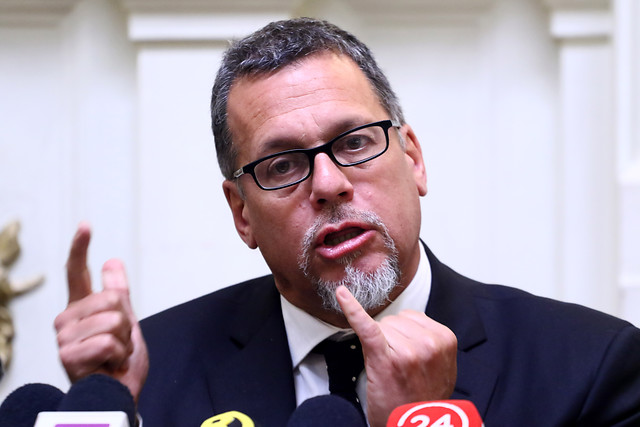 Senador Lagos Weber vislumbra la salida del general Soto: “Creo que el gobierno va a tomar medidas muy definitivas”