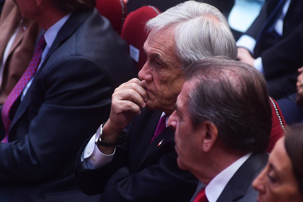 Ex cancilleres de la Concertación: Piñera “debilita y politiza la política exterior chilena”