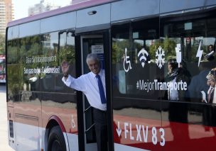 Piñera presenta primeros 100 buses eléctricos que se sumarán al Transantiago