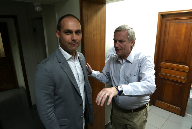 Hijo de Bolsonaro alaba a los “Chicago Boys”: “Tuvieron suerte de tenerlos en los años 80”
