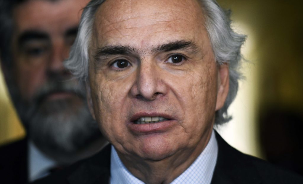 Chadwick abogó por el diálogo para que termine el conflicto con portuarios