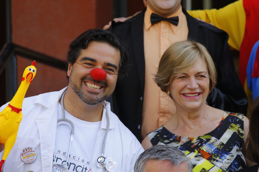 Reaparece el actor “Pancho” López en actividad con Evelyn Matthei