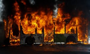 Ocho buses del Transantiago destruidos durante protestas en noviembre