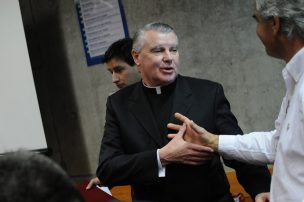 Sacerdote O'Reilly se va de Chile tras el plazo de 72 horas para abandonar el país