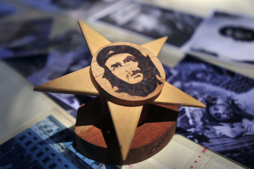 UDI busca que se enseñe en los colegios “los crímenes” del Che Guevara