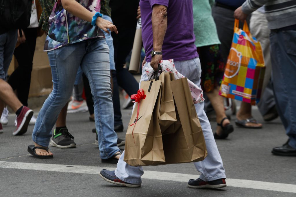 Consumo navideño sube un 15%: consejos ante problemas con compras