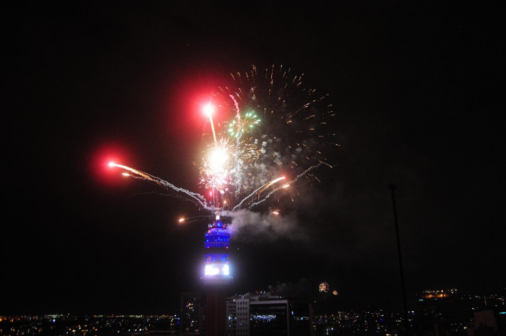 Ya estamos en el 2019: shows pirotécnicos iluminaron varias ciudades del país