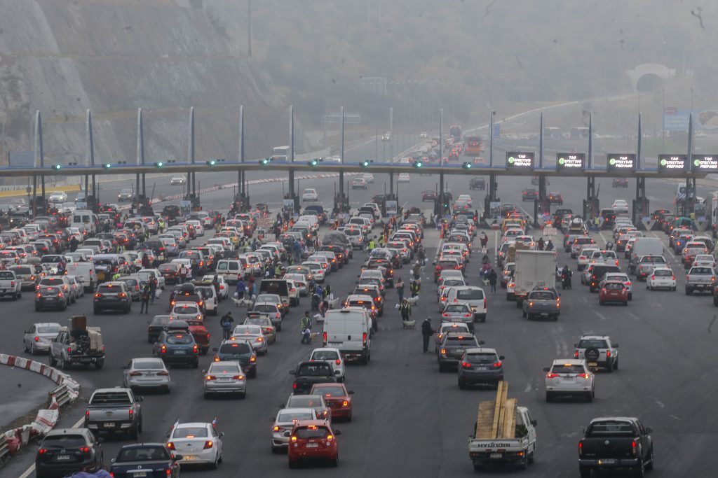 Se espera que 553 mil vehículos salgan de Santiago este fin de semana de Año Nuevo
