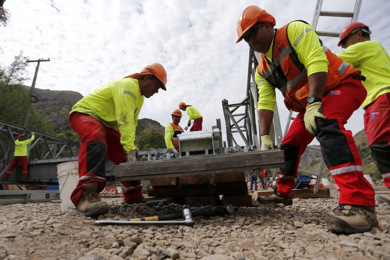 MOP Atacama mantiene maquinaria desplegada para recuperar conectividad en Tierra Amarilla