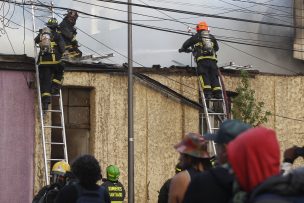 Voraz incendio dejó 92 damnificados en Colina, la mayoría dominicanos