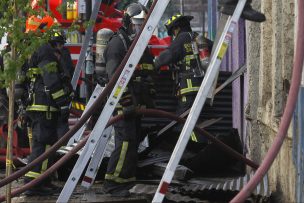 Incendio en Maipú dejó un muerto y dos viviendas con daños