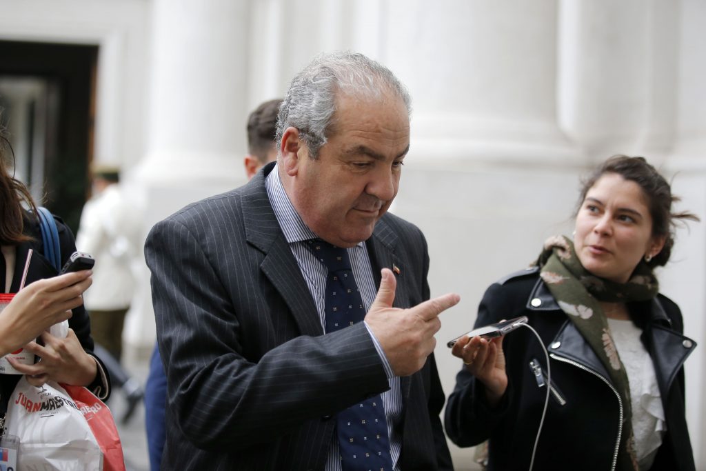 Subsecretario de Redes Asistenciales abandonó ceremonia encabezada por Piñera