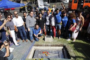 Destruyen placa del monumento LGBTI ubicado en el cerro Santa Lucía