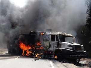 Ataque incendiario en Arauco deja un camión quemado