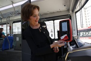 Ministra Hutt presenta buses eléctricos al público