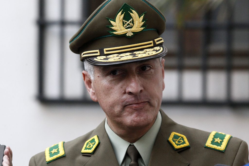 “Por probidad”: Esposa de General director de Carabineros pasa a retiro