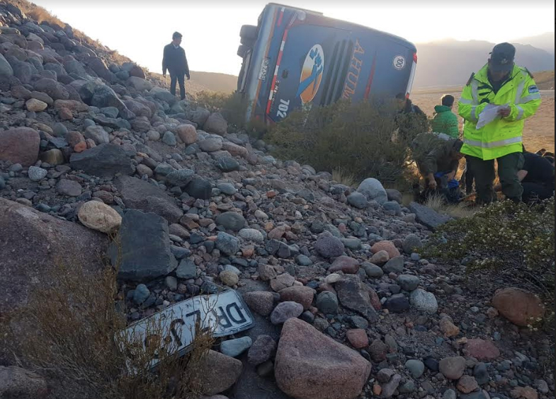 Imputan por homicidio culposo a conductor de bus chileno que volcó en Uspallata