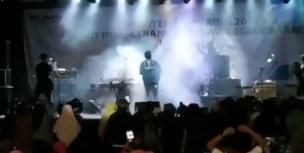 Video: el instante exacto en que el tsunami de Indonesia arrasa en concierto musical