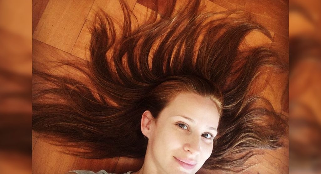 Sigrid Alegría modeló modernos “bikinis reversibles” y cautivó a las redes sociales