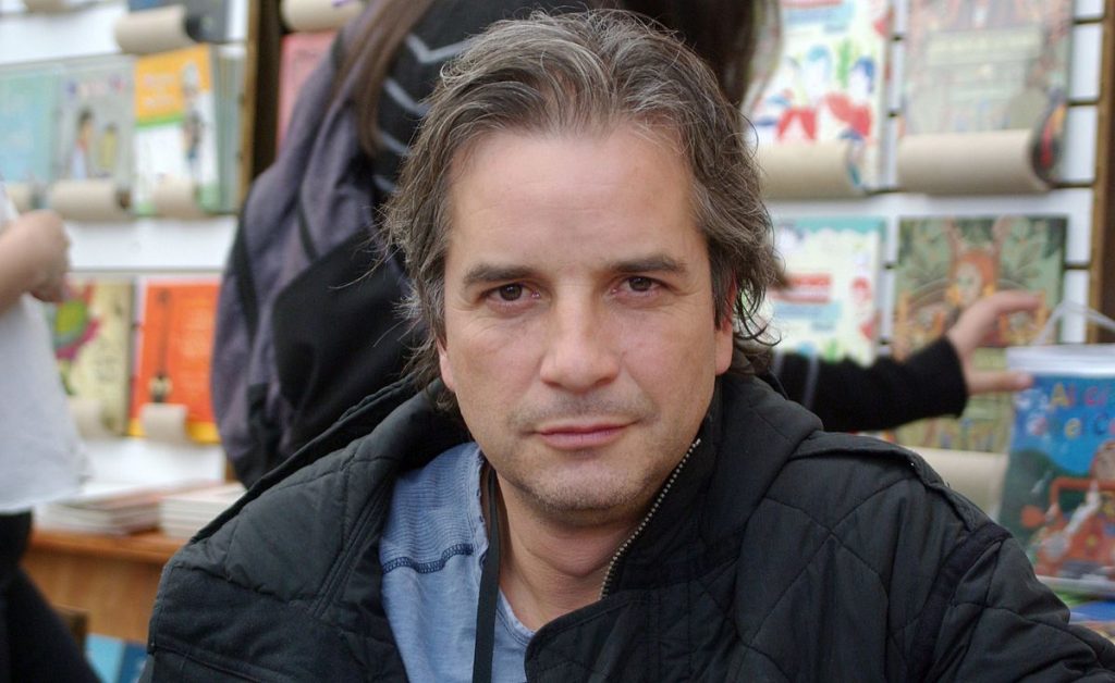 Pablo Mackenna realiza extenso “llamado de auxilio” en las redes sociales