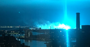 VIDEO | Explosión iluminó por completo el cielo nocturno de Nueva York