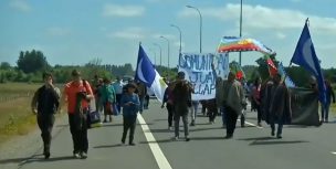 Manifestantes mapuches bloquean el tránsito hacia el aeropuerto de La Araucanía