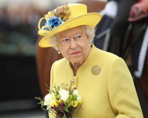 La reina Isabel pide calma en plena tormenta del Brexit