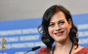 Daniela Vega superó al Presidente Piñera como figura del año, según encuesta Cadem