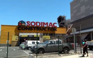 Incendio movilizó a Bomberos hasta centro comercial en Quillota