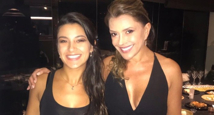 Hija de Carolina Arregui sigue los pasos de su madre y recibe “especial ayuda” para su primer papel