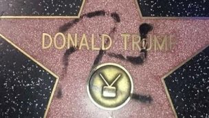 Un hombre va preso por pintar esvástica sobre la estrella de Trump en Hollywood