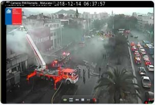 Hora peak: Sector de la Alameda cortada por procedimiento de bomberos