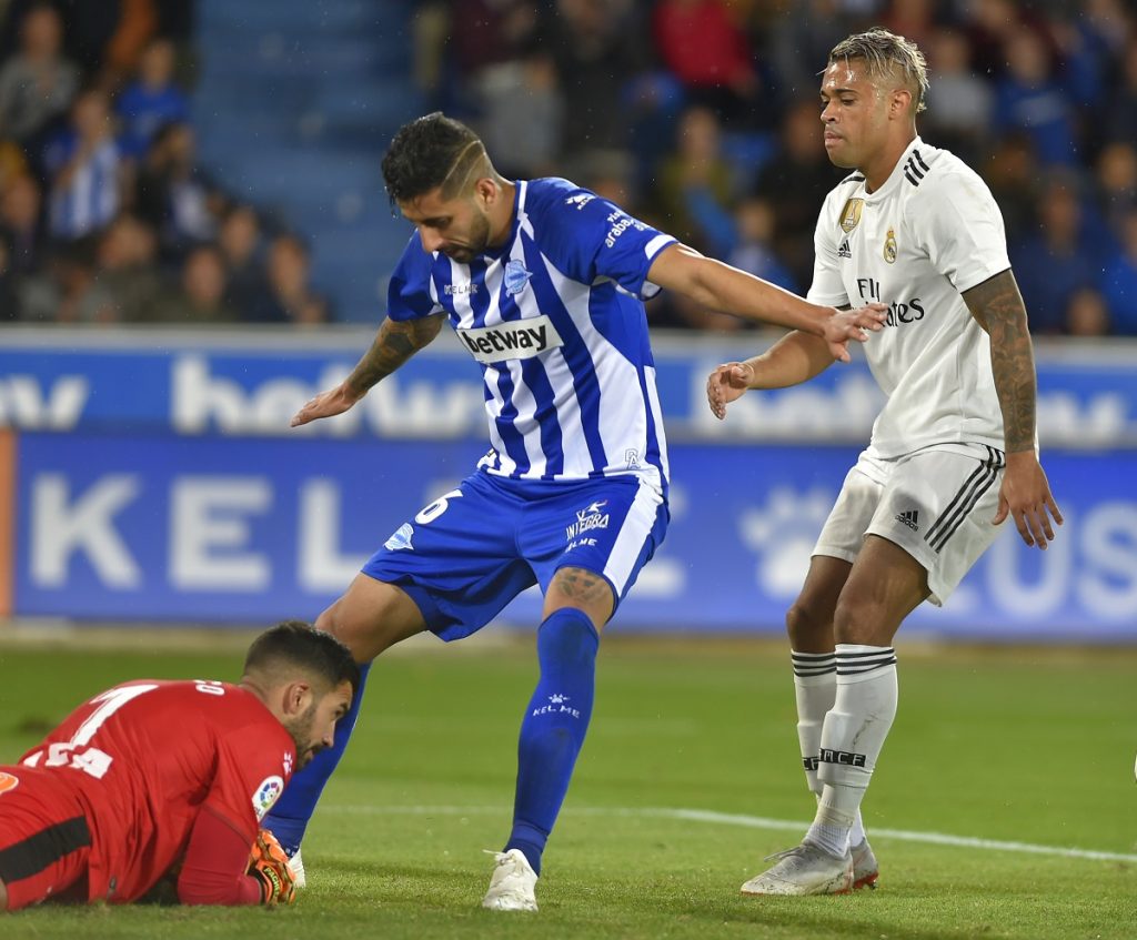 Director Deportivo de Alavés elogia a Maripán: “Se convertirá en uno de los mejores centrales del mundo”