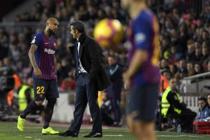 Entrenador del Barcelona pone de ejemplo a Vidal tras el cuestionamiento del fichaje del Kevi Prince Boateng