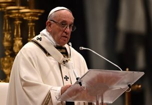 Papa Francisco promete que la Iglesia combatirá la pederastia