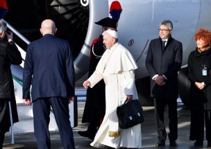 Papa Francisco partió rumbo a Panamá en plena ola migratoria en América Latina