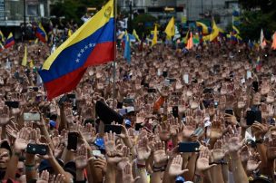 Los venezolanos se debaten entre 