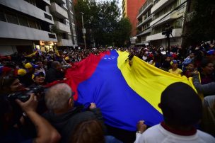 Exigen a La Moneda retirar la credencial diplomática del embajador de Maduro en Chile