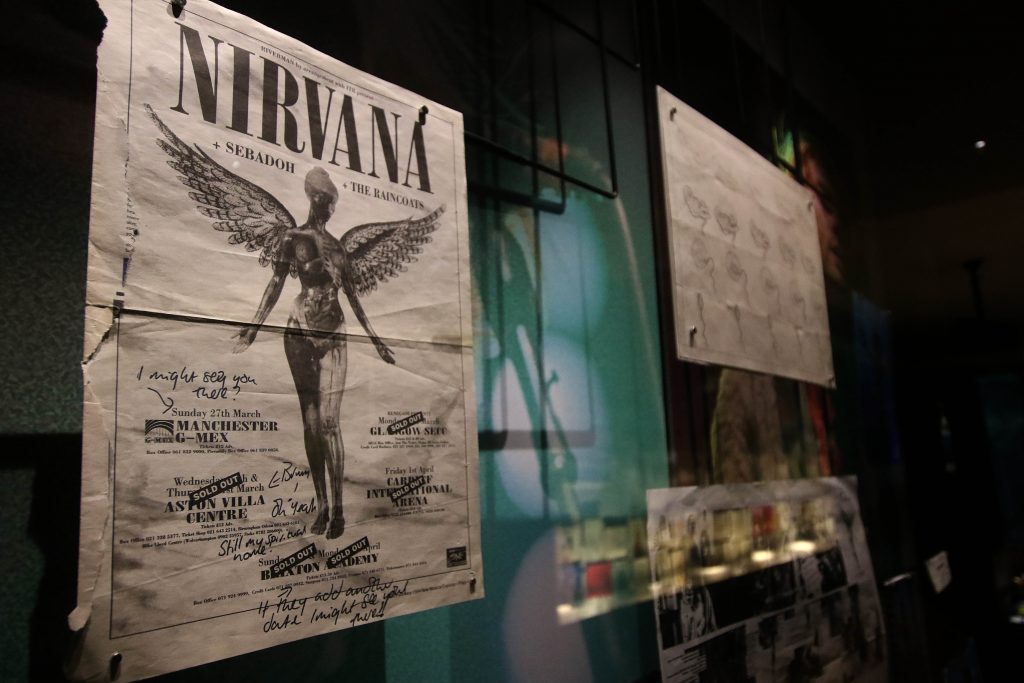 Tocata en vivo de banda tributo a Nirvana en el Museo de la Moda