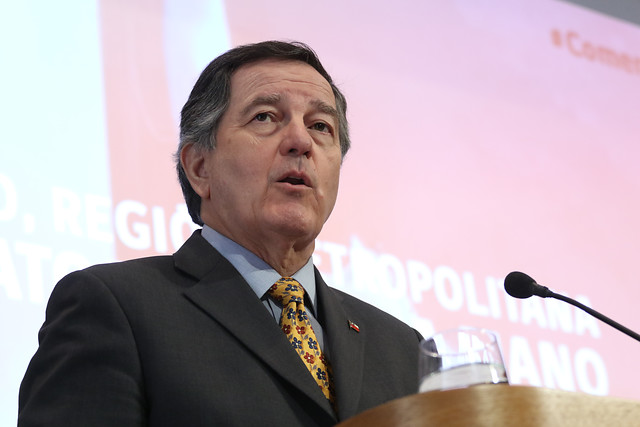Venezuela: Canciller asegura que representante chileno “no se moverá” hasta que periodistas sean liberados