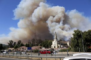 Ya van 100 hectáreas consumidas en incendio que amenaza Santuario de Lo Vásquez