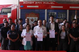 Gobierno firma convenio con Bomberos para prevenir VIH