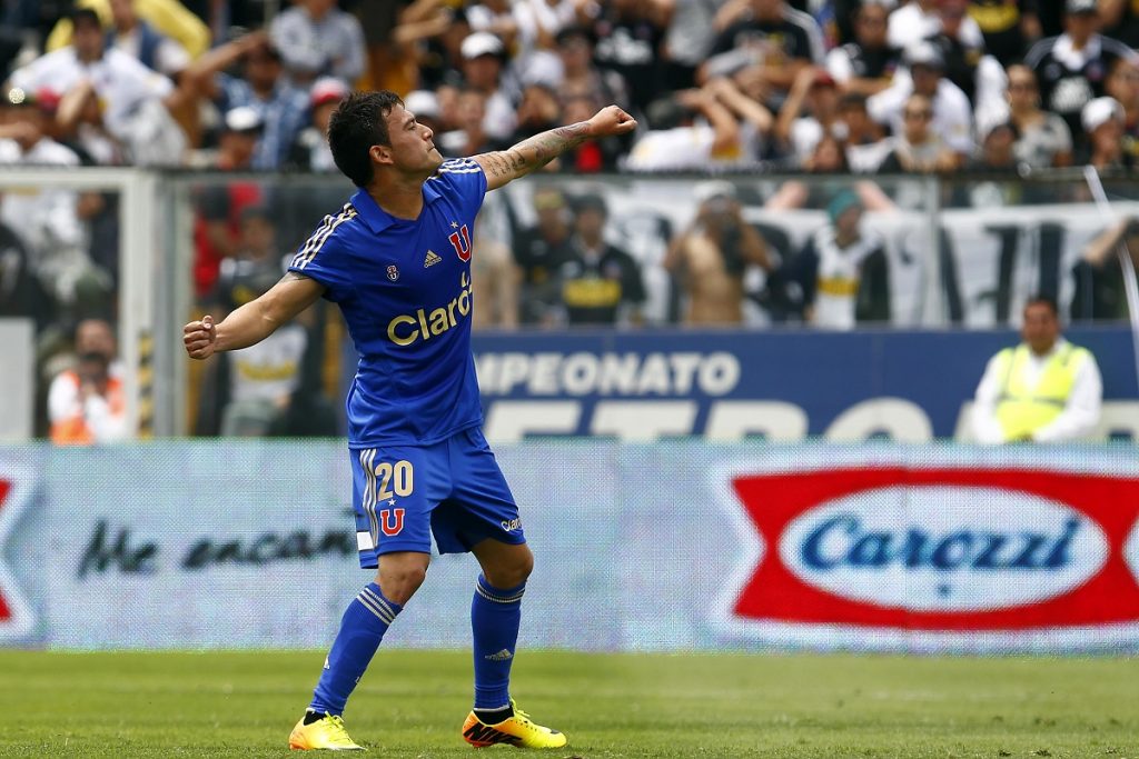 Cristian Caamaño defiende a los que se cambian de equipo: “Nadie se acuerda en la ‘U’ que Charles Aranguiz jugó en Colo Colo”