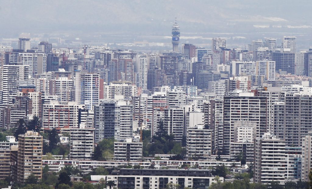 Contraloría detectó permisos de edificación irregulares en comuna de Santiago