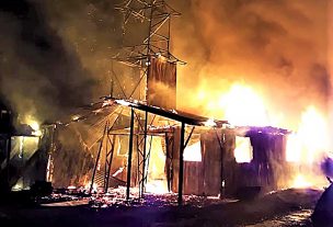 Incendio de lanchas, motos de agua, autos y una bodega en Panguipulli